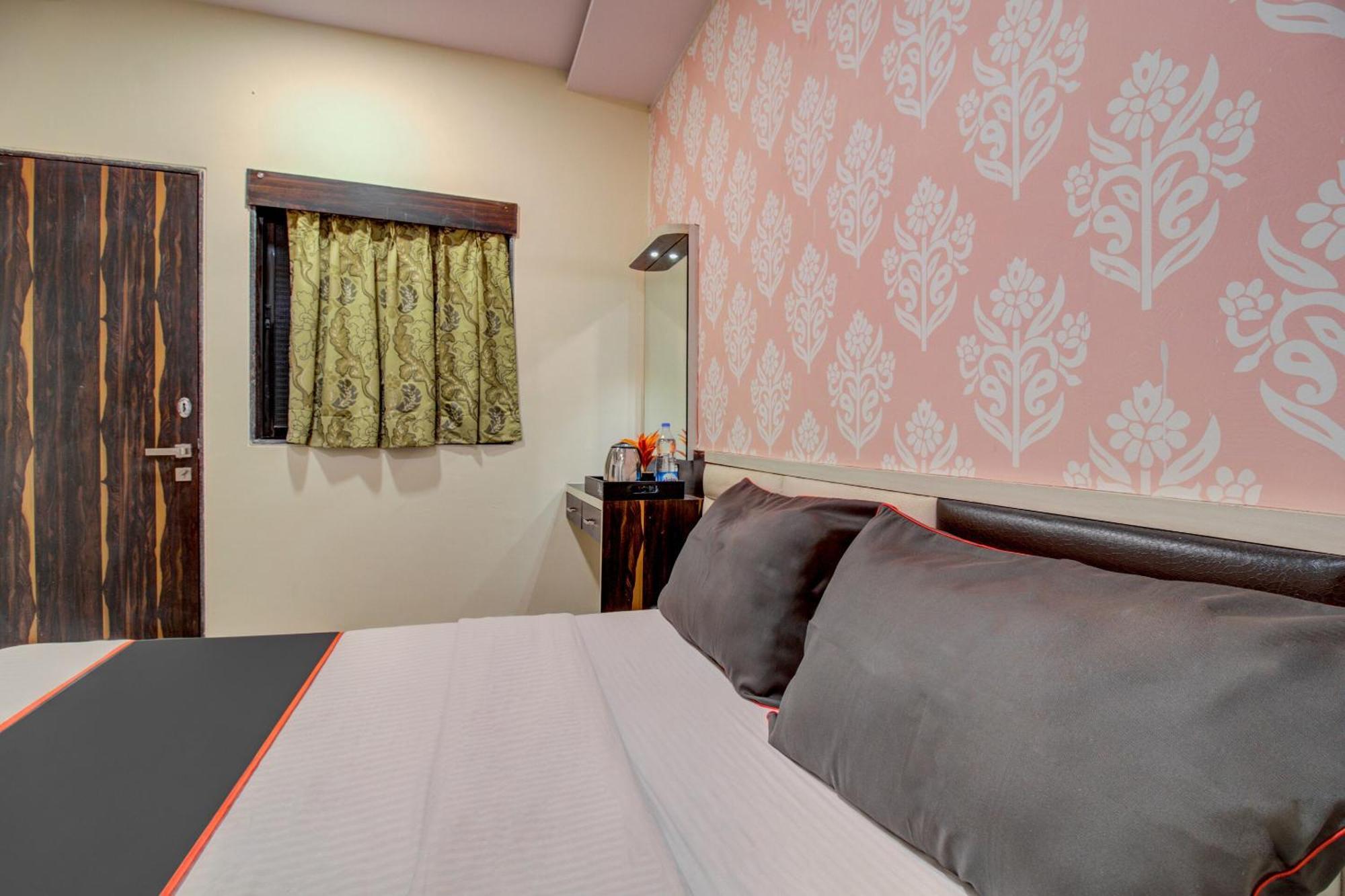 Hotel Collection O Golden Tulipz Boutique Mumbai Exterior foto